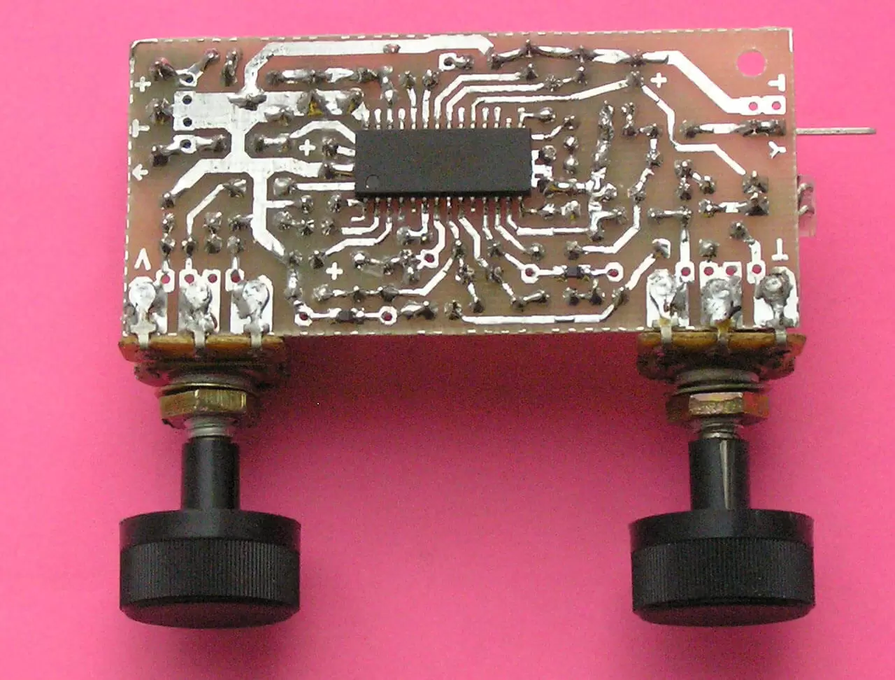 FМ приемник со встроенным УНЧ 0.5Вт — изображение 3